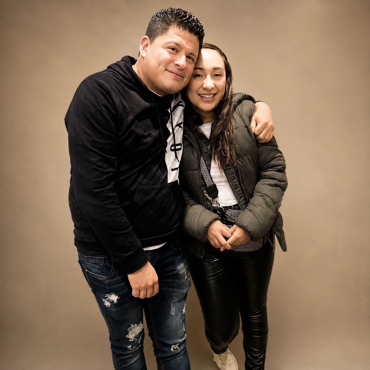 Estefany y Juan compartiendo un momento especial